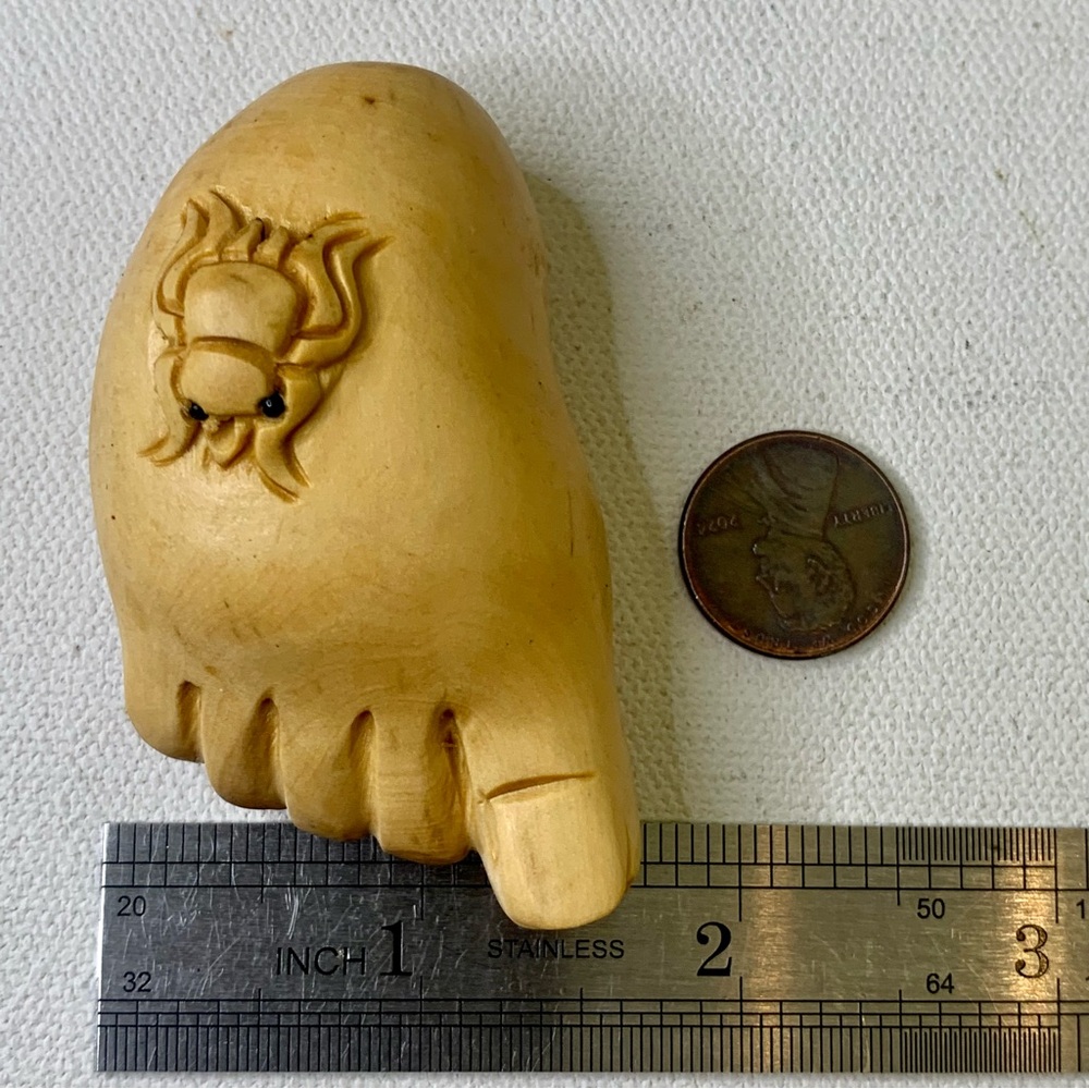 Vintage Netsuke Human Foot With Spider Carving Boxwood Hand Carved Figurine 2.5" - Picture 16 of 16
